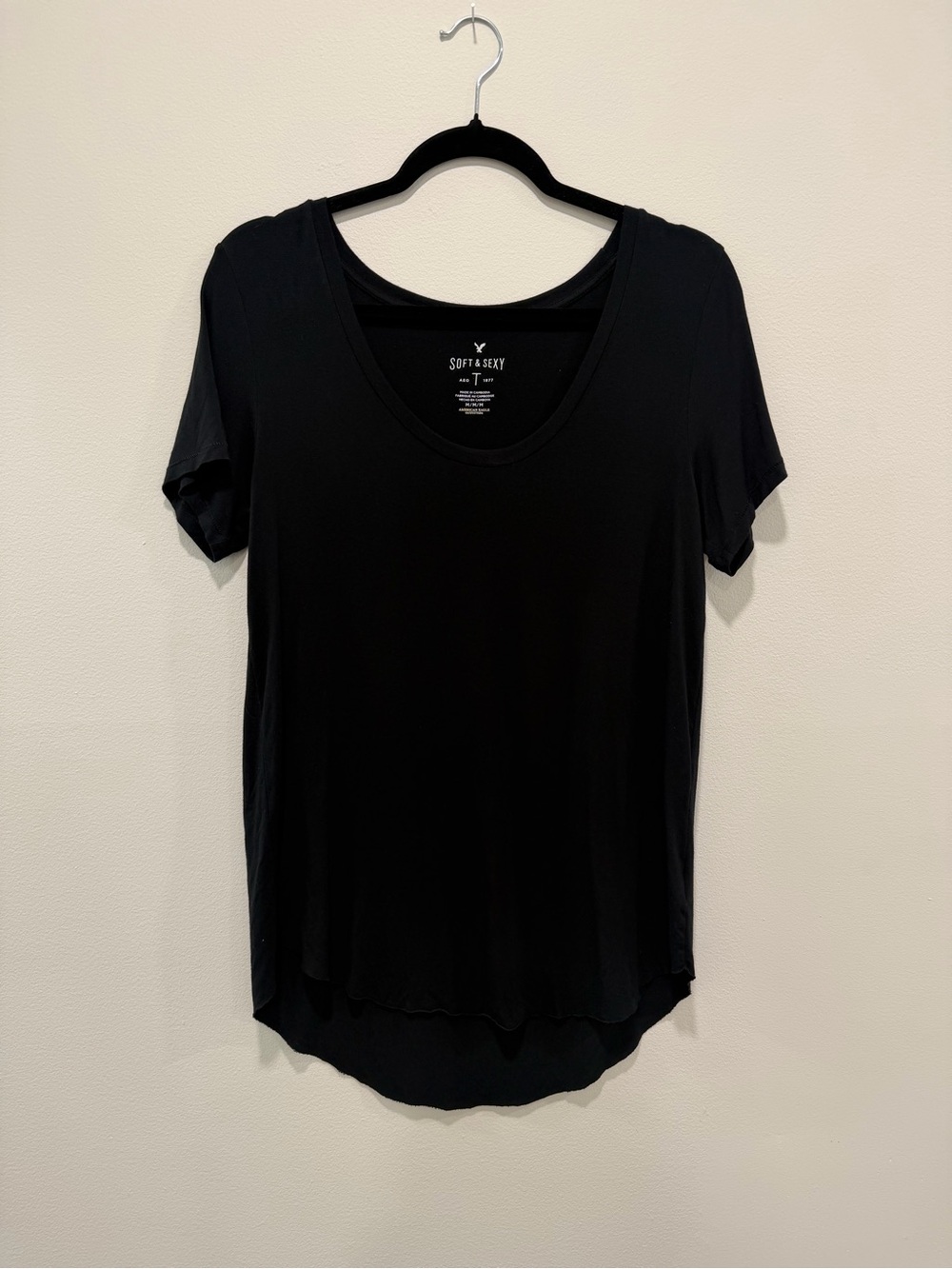 American Eagle Soft & Sexy Black Scoop Neck Tee Medium
